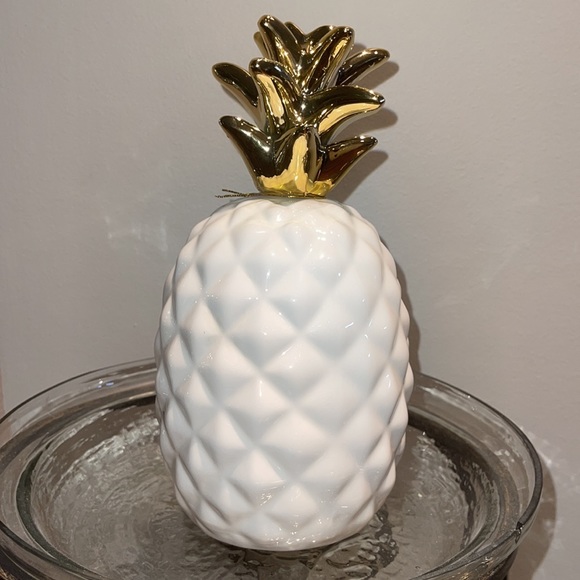 Hazel & Co. White and Gold Crown Ceramic Pineapple Figurine Decor - Picture 3 of 16